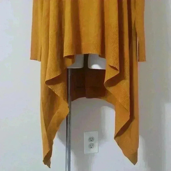 Cyrus Sharkbite Hem Tunic Sweater - Picture 8 of 8